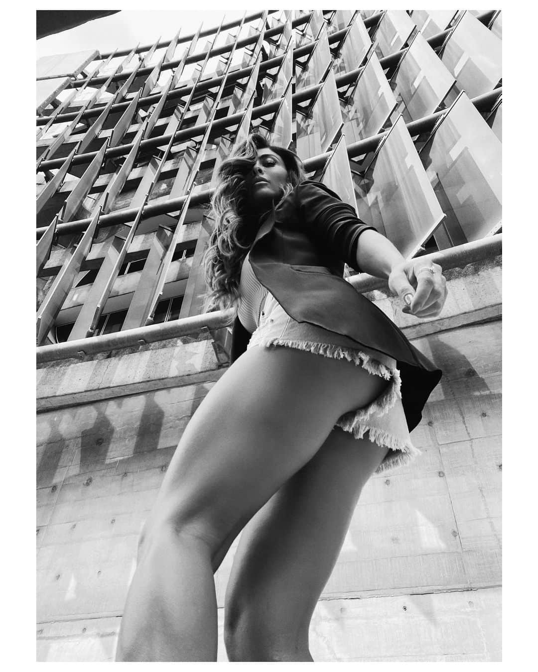 ジュリアナ・パエスのインスタグラム：「Arquitetura local」