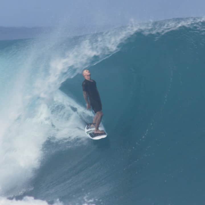 Surf Magazineのインスタグラム：「If @chippawilson is solo-seshing in overhead pits, are you joining him or spectating from the cheap seats?  Watch above as Chip performs for a reverent crowd in our latest First and Last, presented by @monsterenergy.」