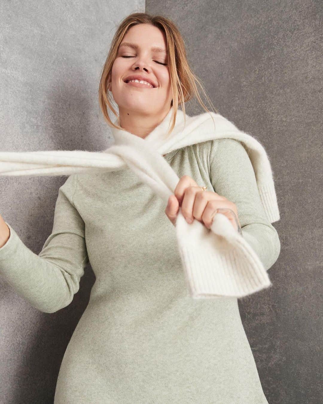 Banana Republic のインスタグラム：「What's knot to love about our sweaters? Elevate your at-home style with essential sweater dresses and ribbed-open cardigans you can layer.」