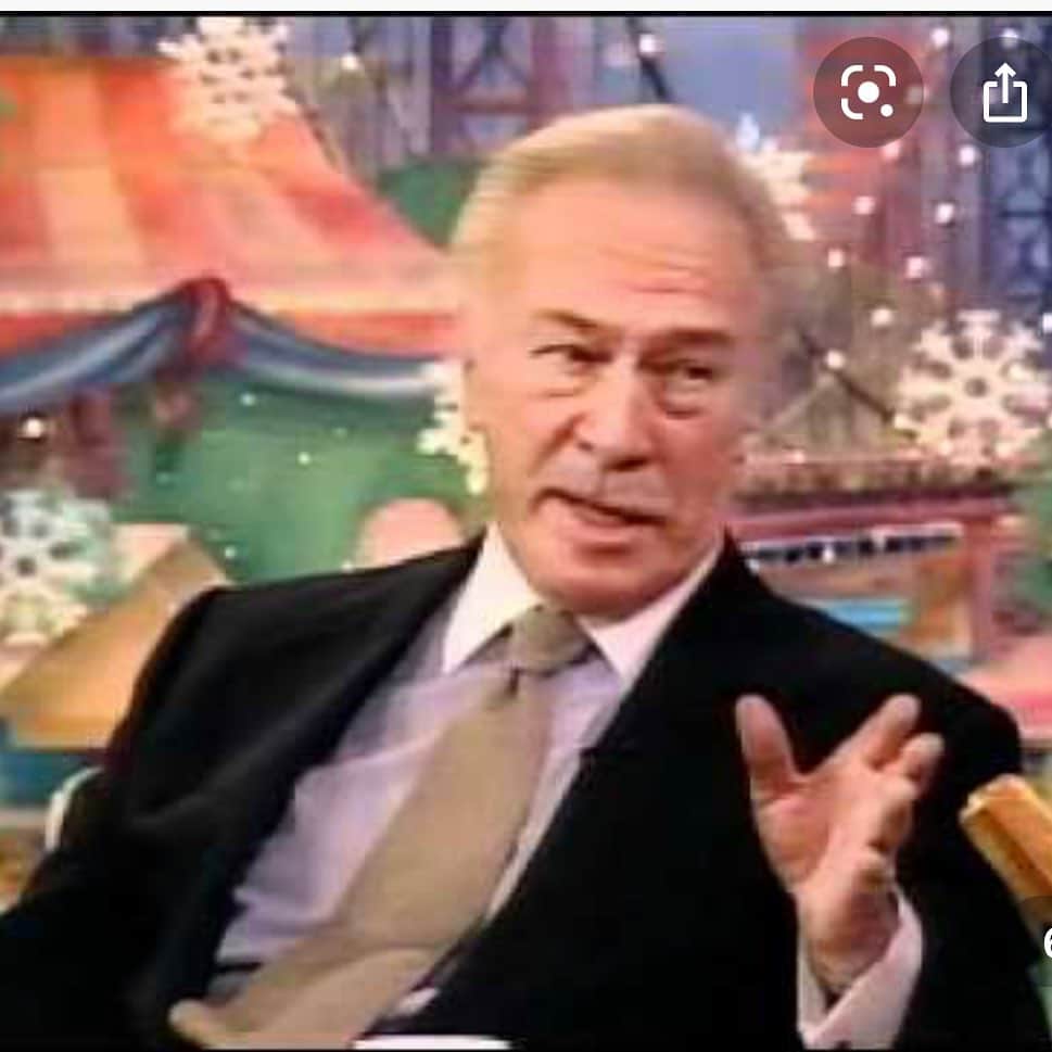 ロージー・オドネルのインスタグラム：「god i loved him - nazi fighter captain von trapp - rest well my friend 💔 #christopherplummer」