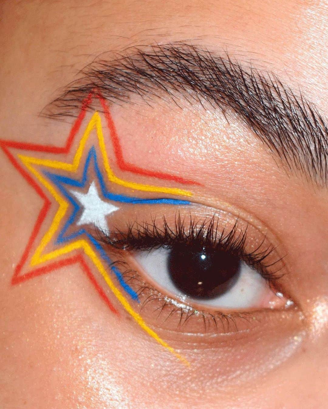 Cosmopolitanさんのインスタグラム写真 - (CosmopolitanInstagram)「Oh, these? Just some #eyeart looks to try this weekend. No time like the present, bb 💋」2月6日 3時54分 - cosmopolitan
