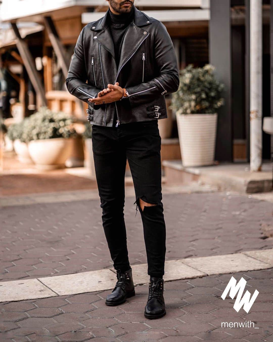 Men Withのインスタグラム：「Great photo of our dear friend @ahmed_cola4 👌🏽 #menwithstreetstyle」