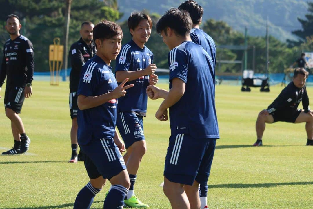 横浜F・マリノスさんのインスタグラム写真 - (横浜F・マリノスInstagram)「✌️✊🖐 #fmarinos #training #camp #キャンプ」2月5日 18時58分 - yokohamaf.marinos