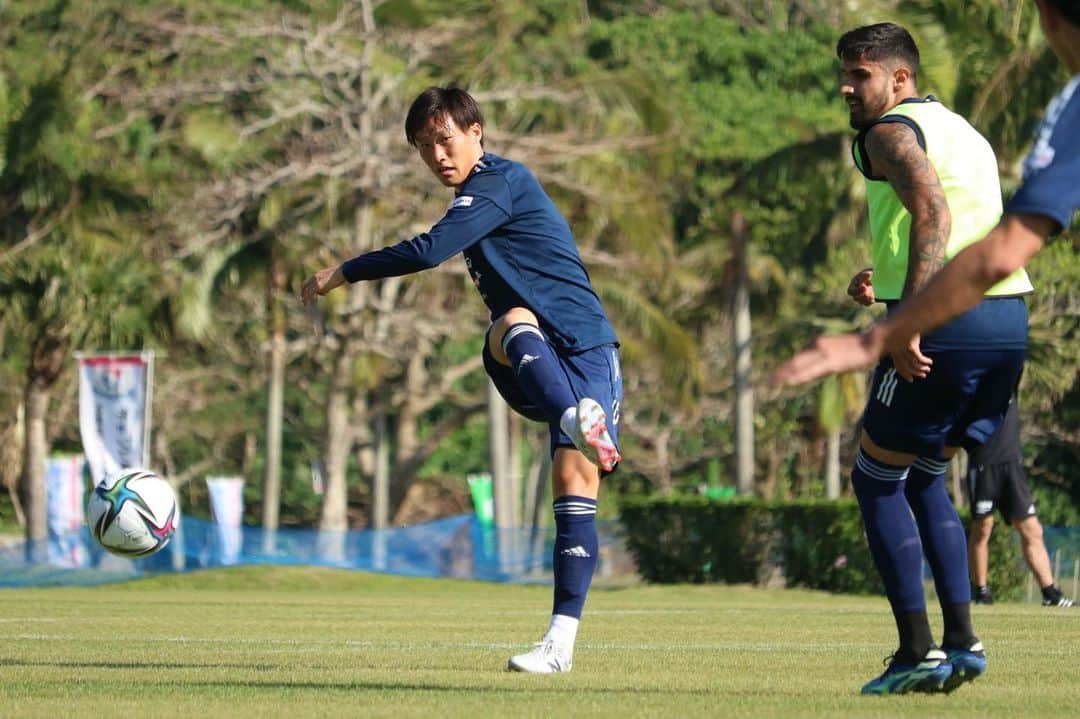 横浜F・マリノスさんのインスタグラム写真 - (横浜F・マリノスInstagram)「✌️✊🖐 #fmarinos #training #camp #キャンプ」2月5日 18時58分 - yokohamaf.marinos