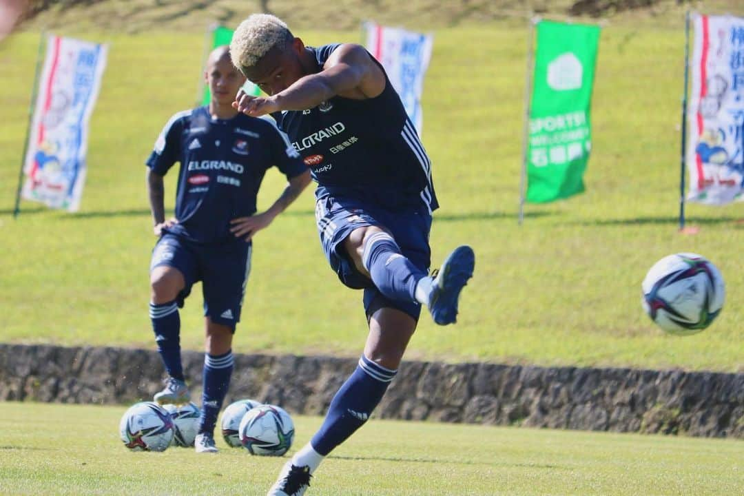 横浜F・マリノスさんのインスタグラム写真 - (横浜F・マリノスInstagram)「✌️✊🖐 #fmarinos #training #camp #キャンプ」2月5日 18時58分 - yokohamaf.marinos