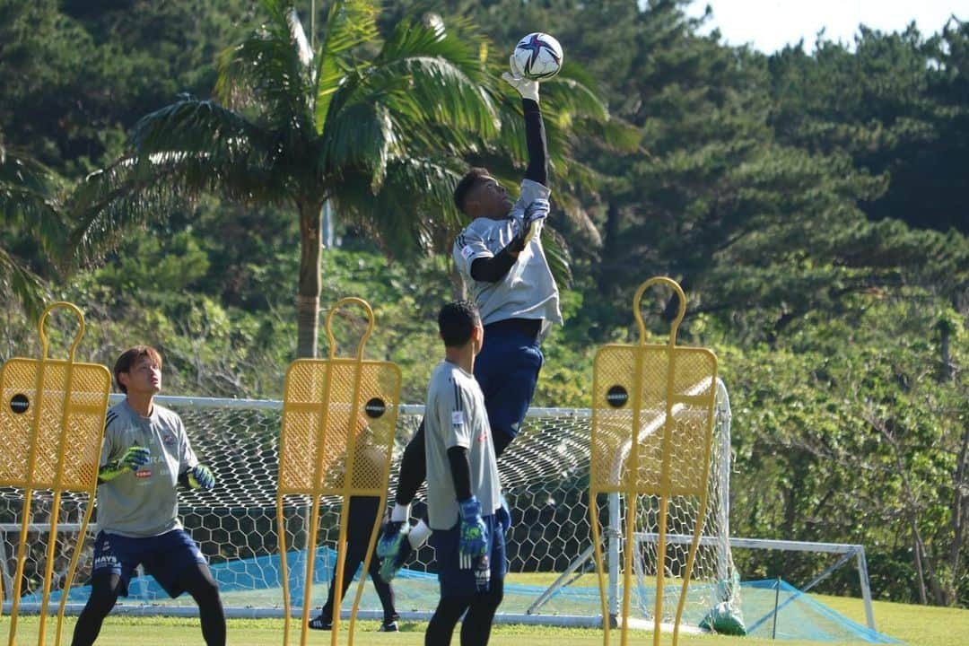 横浜F・マリノスさんのインスタグラム写真 - (横浜F・マリノスInstagram)「✌️✊🖐 #fmarinos #training #camp #キャンプ」2月5日 18時58分 - yokohamaf.marinos