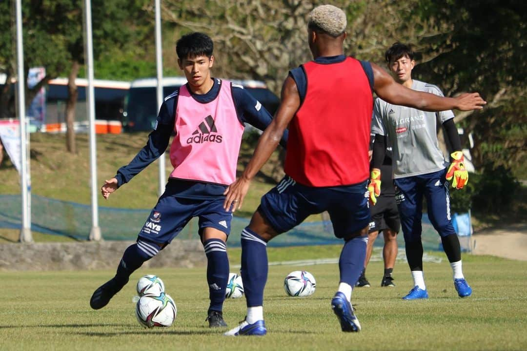 横浜F・マリノスさんのインスタグラム写真 - (横浜F・マリノスInstagram)「✌️✊🖐 #fmarinos #training #camp #キャンプ」2月5日 18時58分 - yokohamaf.marinos