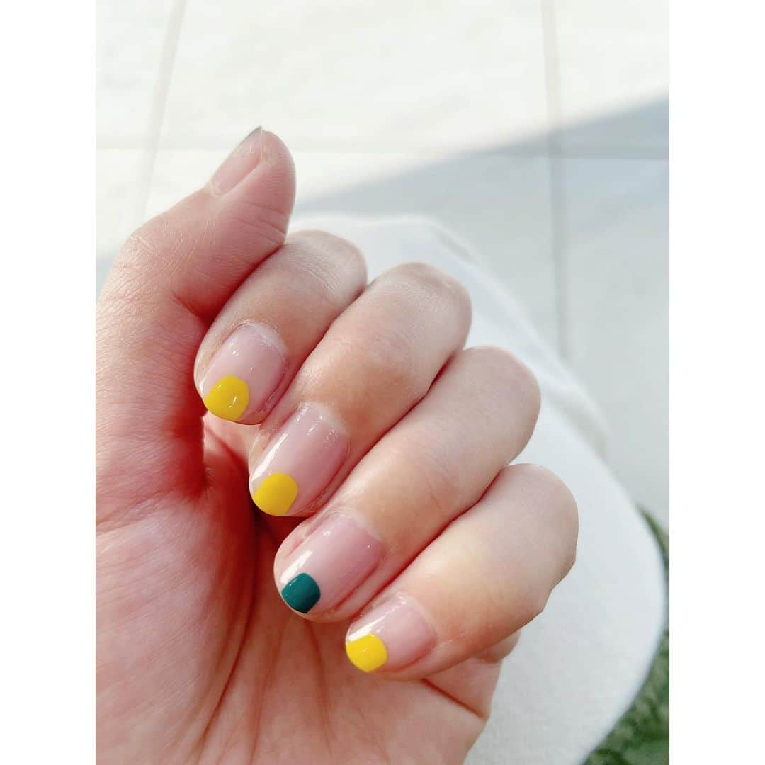 川島幸恵さんのインスタグラム写真 - (川島幸恵Instagram)「💛💚💛💚💛﻿ ﻿ ﻿ #nail #nails #selfnail﻿ #nailmatic﻿ #miky #green﻿ #madeinfrance﻿ #yellow #chanel﻿ #levernis #592 #giallonapoli﻿ #nailcolor﻿ #fashion」2月5日 19時00分 - sachie118