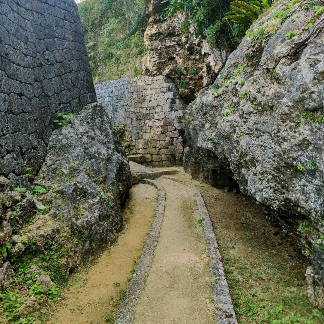 Be.okinawaさんのインスタグラム写真 - (Be.okinawaInstagram)「In Urasoe Dai Park located in central Okinawa main island, you’ll find “Urasoe Castle Ruins” which served as the capital of medieval Okinawa prior to the unification of the island into the Ryukyu Kingdom and the capital moving to Shurijo Castle as well as a royal mausoleum called “Urasoe Yodore”. This is a perfect place to take a walk in rich nature while learning about the history of Okinawa. It is also known as the setting for the story of the Hollywood movie, “Hacksaw Ridge”.  📍: Urasoe Dai Park  Tag your own photos from your past memories in Okinawa with #visitokinawa / #beokinawa to give us permission to repost!  #urasoe #urasoecity #urasoecastle #浦添市 #浦添大公園 #우라소에시 #우라소에대공원 #hacksowridge #castleruins #okinawaphoto #japan #travelgram #instatravel #okinawa #doyoutravel #japan_of_insta #passportready #japantrip #traveldestination #okinawajapan #okinawatrip #沖縄 #沖繩 #오키나와 #旅行 #여행 #打卡 #여행스타그램」2月5日 19時00分 - visitokinawajapan