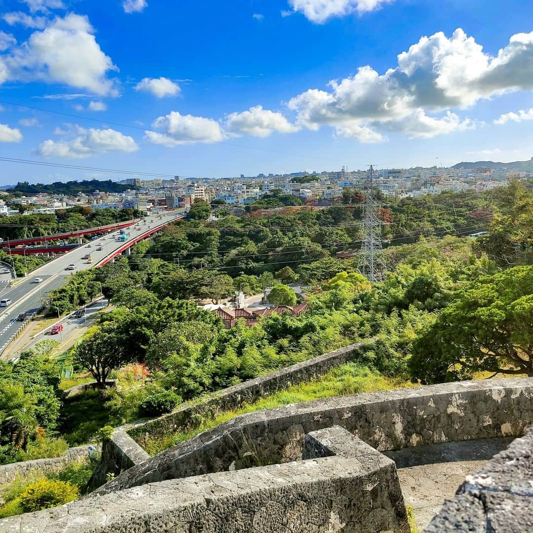 Be.okinawaさんのインスタグラム写真 - (Be.okinawaInstagram)「In Urasoe Dai Park located in central Okinawa main island, you’ll find “Urasoe Castle Ruins” which served as the capital of medieval Okinawa prior to the unification of the island into the Ryukyu Kingdom and the capital moving to Shurijo Castle as well as a royal mausoleum called “Urasoe Yodore”. This is a perfect place to take a walk in rich nature while learning about the history of Okinawa. It is also known as the setting for the story of the Hollywood movie, “Hacksaw Ridge”.  📍: Urasoe Dai Park  Tag your own photos from your past memories in Okinawa with #visitokinawa / #beokinawa to give us permission to repost!  #urasoe #urasoecity #urasoecastle #浦添市 #浦添大公園 #우라소에시 #우라소에대공원 #hacksowridge #castleruins #okinawaphoto #japan #travelgram #instatravel #okinawa #doyoutravel #japan_of_insta #passportready #japantrip #traveldestination #okinawajapan #okinawatrip #沖縄 #沖繩 #오키나와 #旅行 #여행 #打卡 #여행스타그램」2月5日 19時00分 - visitokinawajapan