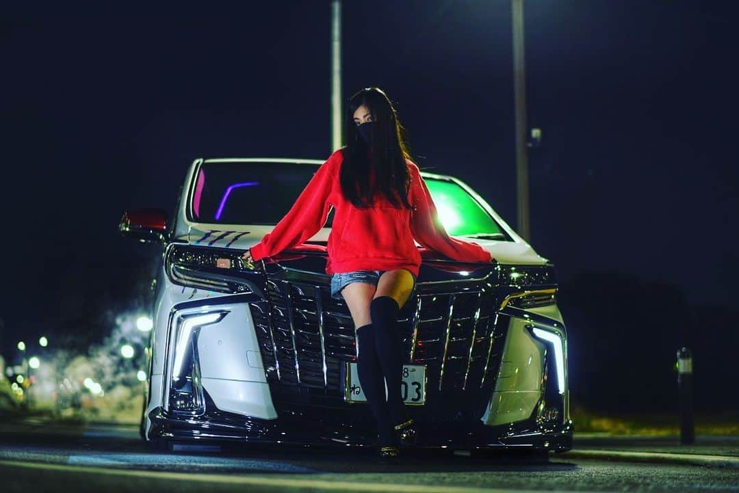 Ruriさんのインスタグラム写真 - (RuriInstagram)「🚘 &📷　@shunpei_1103 さん❤️. . アルヴェルMTのキャンギャルやらせてもらいました❤️. まぢでカッコいい🥺✨. . . #アルファード #アルファード30後期 #アルファード30系 #toyota #トヨタ #アルヴェル #車好き #車好き女子 #エアサス #ミーティング #集まり #キャンギャル #レースクイーン #撮影会 #モデル #ポートレート #被写体 #夜撮影 #セクシーカーガールズ #kneehighsocks #ニーハイ #ニーソ #絶対領域 #ショーパン #パーカー #ストリート #b系 #cargirl #carphoto #カーグラム」2月5日 19時01分 - r.r_1211