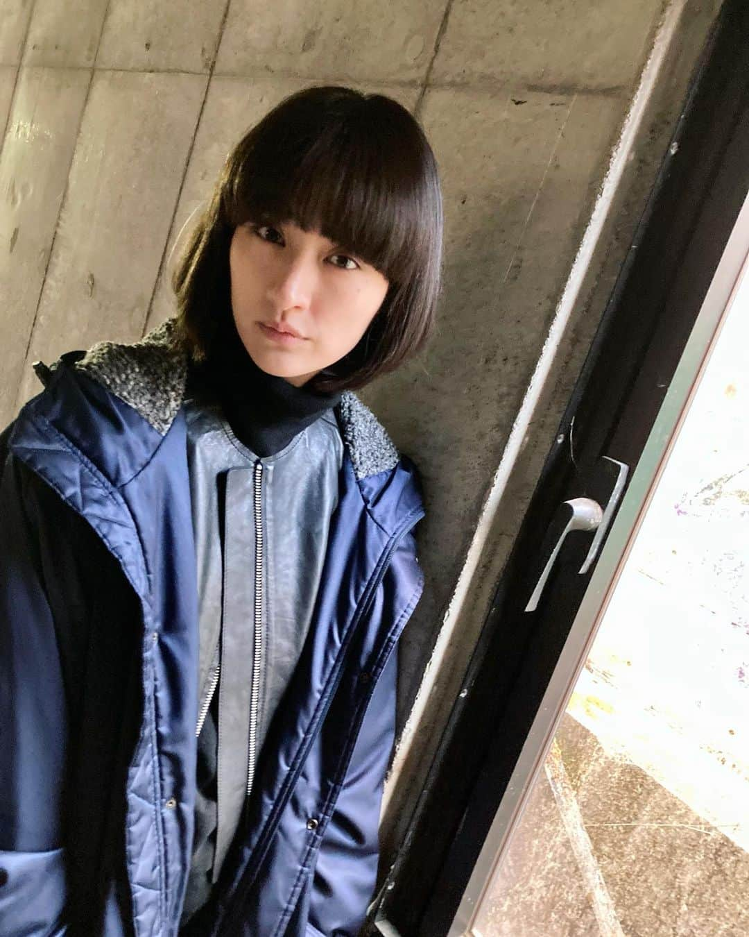 レッドアイズ 監視捜査班さんのインスタグラム写真 レッドアイズ 監視捜査班instagram 第2話場面写真 レッドアイズ 第3話まであと5 時間 第2話の未公開場面写真 を スペシャル解禁 Ksbc内で慌ただしく キーボードを叩く音が