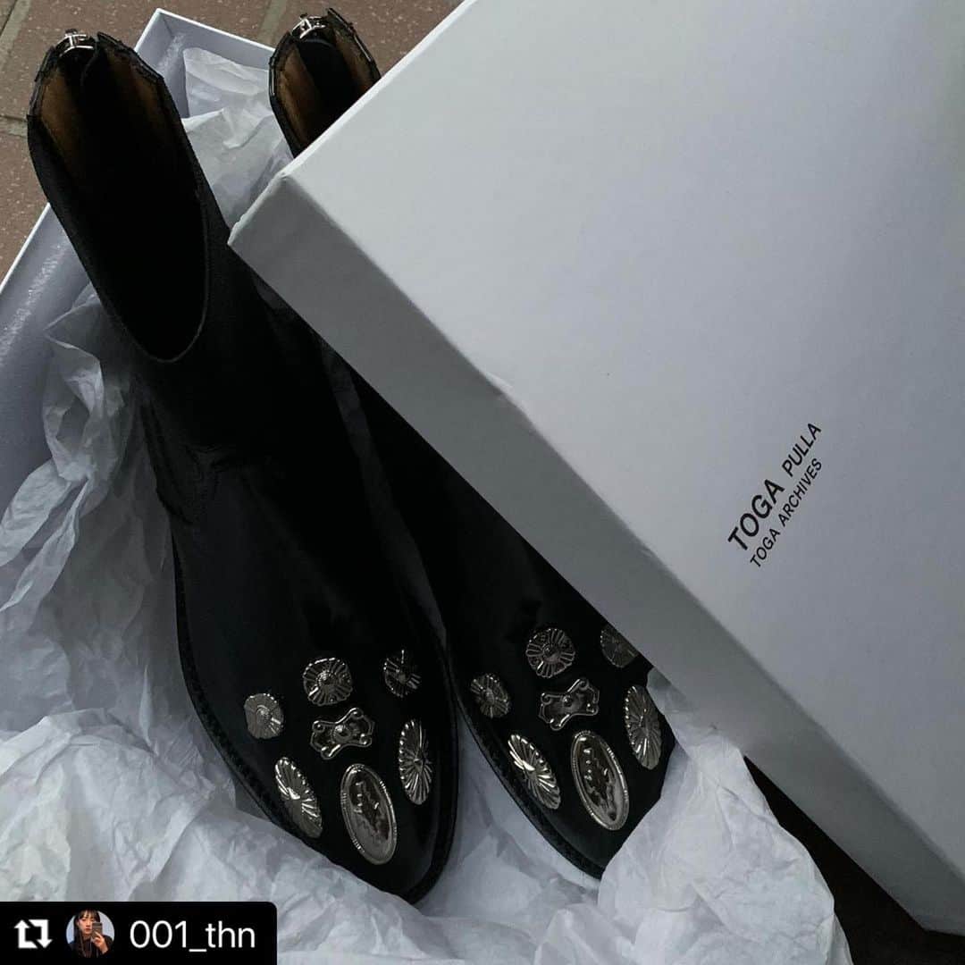 TOGAさんのインスタグラム写真 - (TOGAInstagram)「Repost from @001_thn  ・ TOGA PULLA AW20 Side gore boots Available at TOGA stores and TOGA ONLINE STORE ・ #toga #togaarchives #togapulla #togapullashoe #shareyourpulla #トーガ #トーガアーカイブス #トーガプルラ」2月5日 19時10分 - togaarchives