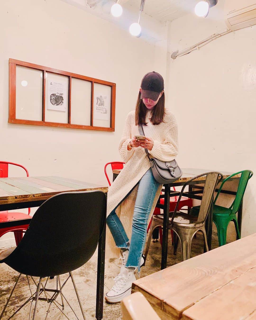 ハンナ・クインリヴァンのインスタグラム：「今年收到好多紅包袋，是一種要”發”的兆頭！  #發紅包  #快過年了  #新年快樂 #記得要帶家人朋友去看叱咤風雲唷 #ootd @coach」