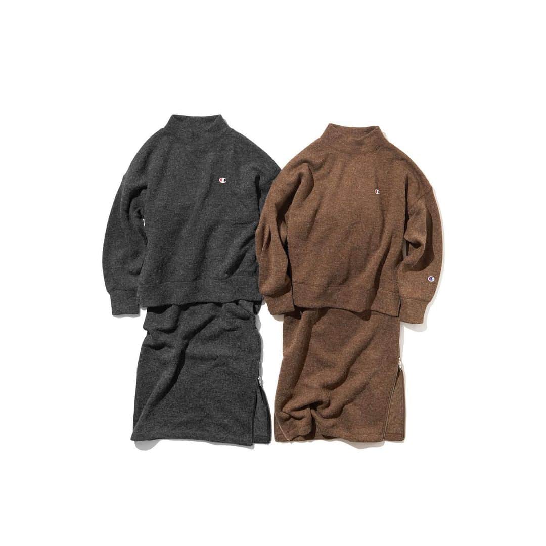 JACK&MARIE / ジャックアンドマリのインスタグラム：「. Champion CREW NECK SHIRT/SKIRT  モックネック仕様のニットと スリットZIPのニットスカート。  ワンマイルウェアとしても活躍します。  #jackandmarie  #champion  #crewneckknit  #knitskirt  #クルーネック #ニットクルーネック #ニットスカート #チャンピオン #ジャックアンドマリー」