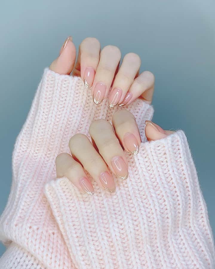 のインスタグラム：「﻿ ﻿ ﻿ ﻿ ﻿ 可愛いでしかない😭💓💕💖﻿ 　﻿ 王道で絶対に可愛い、自爪に近いピンクベースに﻿ ピンクゴールドのミラーフレンチ🪞✨﻿ 　﻿ かわいすぎて揺れた🥺🥸🤤﻿ 爪先にジュエリーしているみたい💍﻿ 　﻿ 　﻿ ﻿ 💅： @aco.gypso_ayk ﻿ 　﻿ ﻿ 　﻿ ﻿ #nail#nailstagram#nailart#gelnails#naildesign#artwork#代々木ネイルサロン#新宿ネイルサロン#渋谷ネイルサロン#ニュアンスネイル#トレンドネイル#ちゅるんネイル#ミラーネイル#ミラーフレンチ#シンプルネイル#冬ネイル」