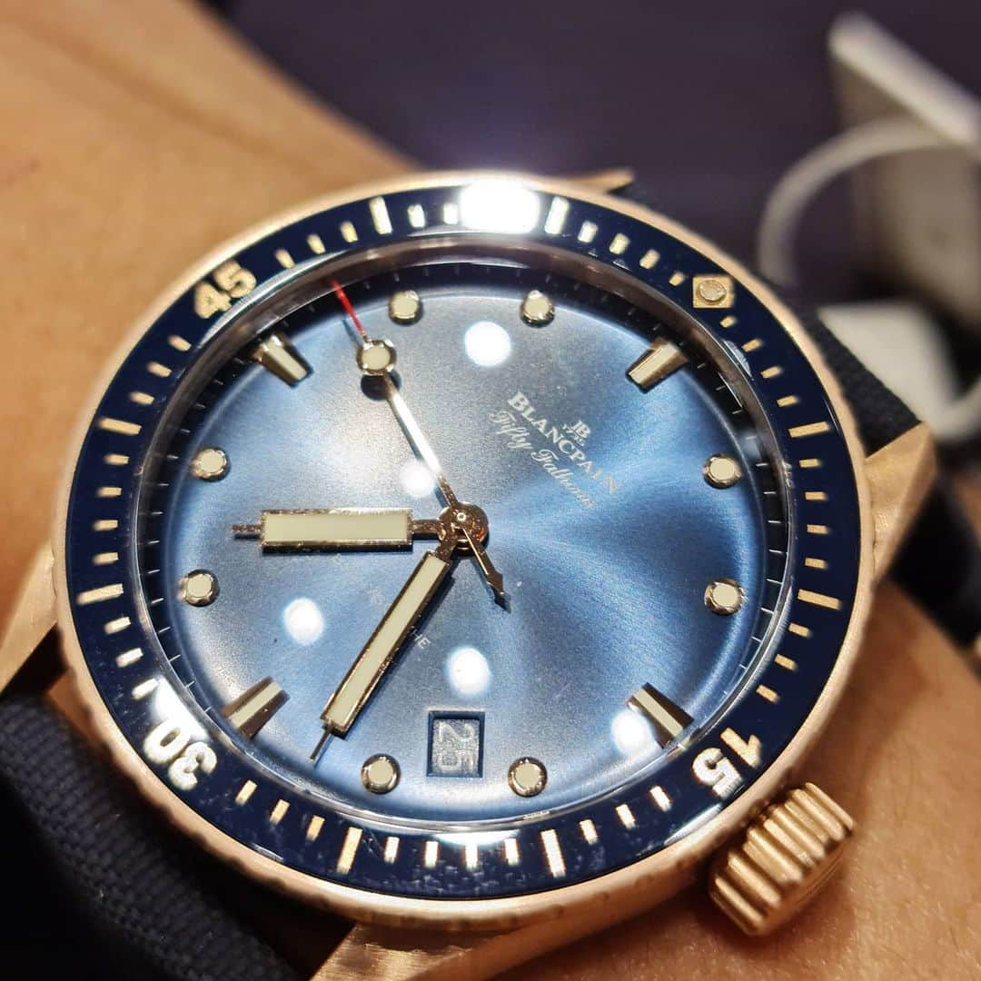 RCEOのインスタグラム：「💘 is blue  #blancpainwatches #wristshot #wristcheck #divewatch #divewatches #diverwatch #diverwatches #blancpainbarakuda #barakuda」