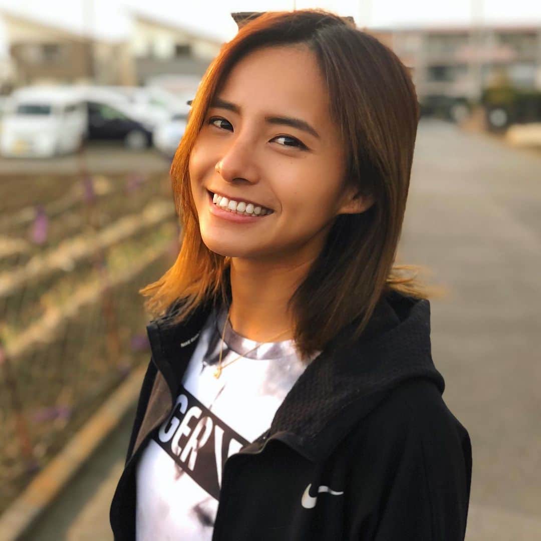 佐野千晃のインスタグラム：「最近全然早く起きれないけど笑顔で生きよう😇﻿  今日は笑顔の日！  2/5ニコニコ ﻿ #natural #healthy #good #gilrs #gilr #cool #cute #ooted #selfie #self #face #スポーツ女子 #スポーツ #ハワイ #笑顔 #ひまわり#にゃんこ #好き」