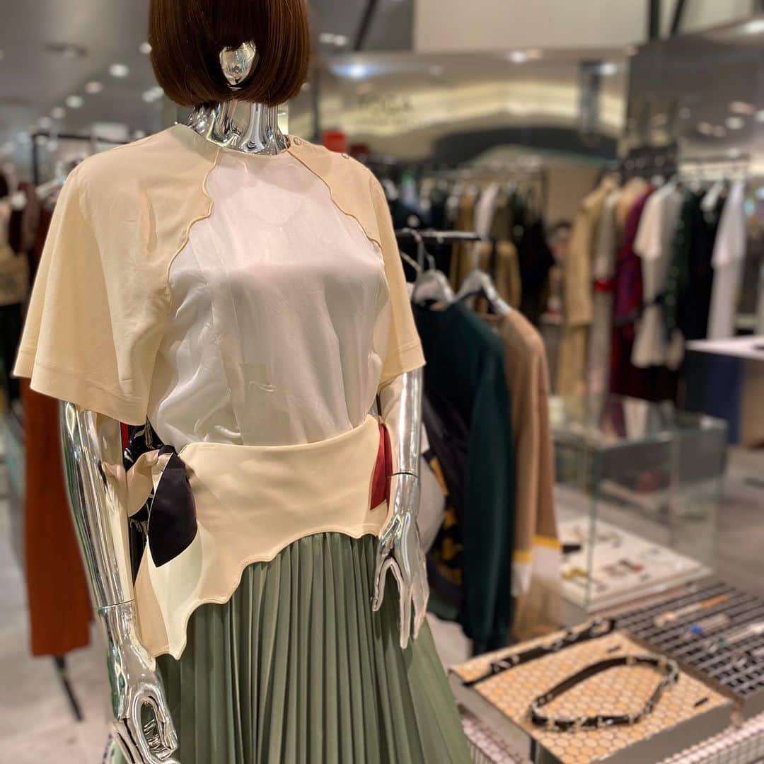 のインスタグラム：「TOGA SS21 COLLECTION At 3F MODE #Hankyu #HANKYUMODE #umedahankyu #阪急うめだ本店 #うめだ阪急 #阪急百貨店 #osaka #umeda #mode #toga #togapulla #トーガ #トーガプルラ #ブラウス #スカート #サンダル #シューズ #ss21 #新作」