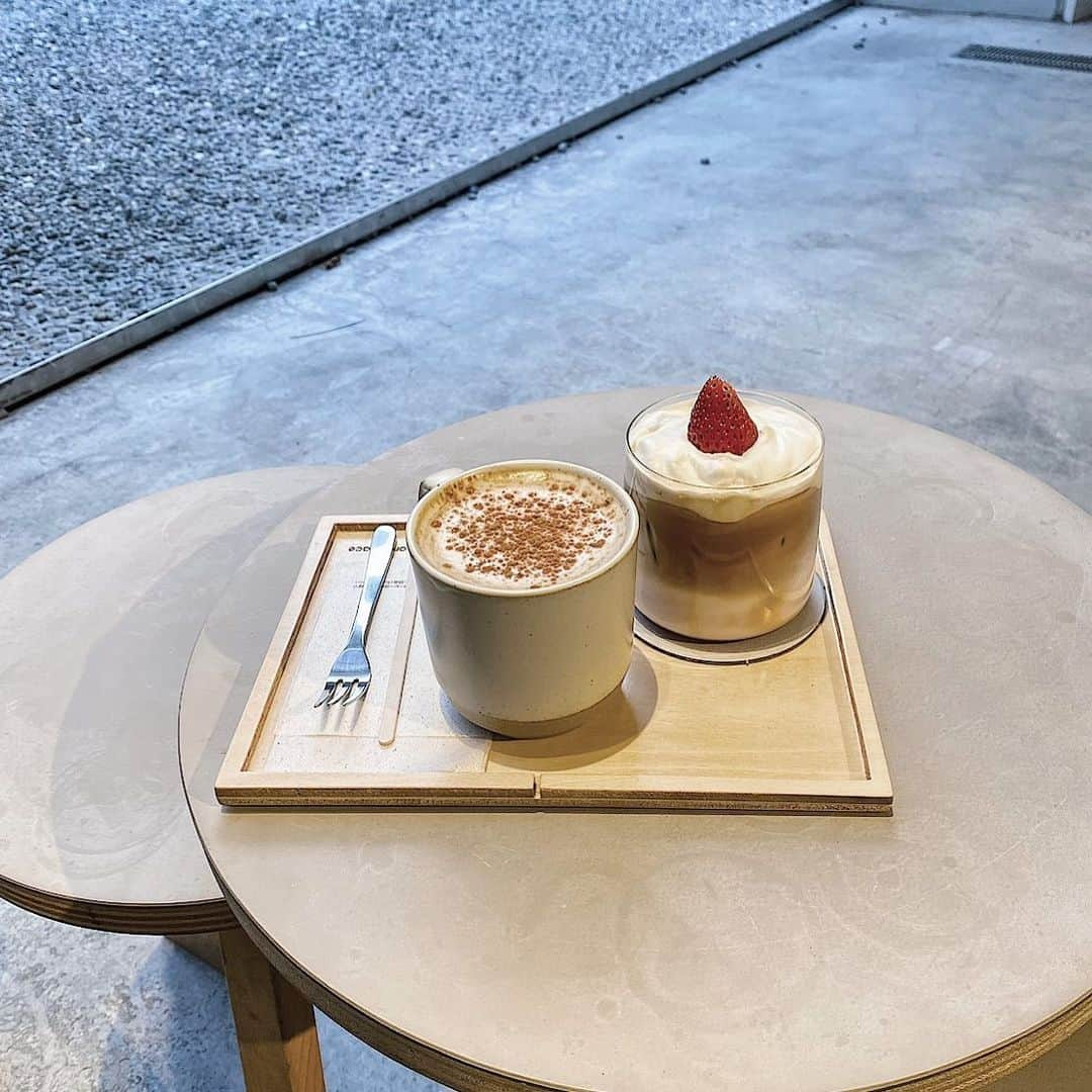 山内遥さんのインスタグラム写真 - (山内遥Instagram)「.  外で飲むホット好き☕️🍃 なんか色々丁度いいんよね☺︎ . #dotcomspacetokyo」2月5日 19時47分 - haruka__yamauchi