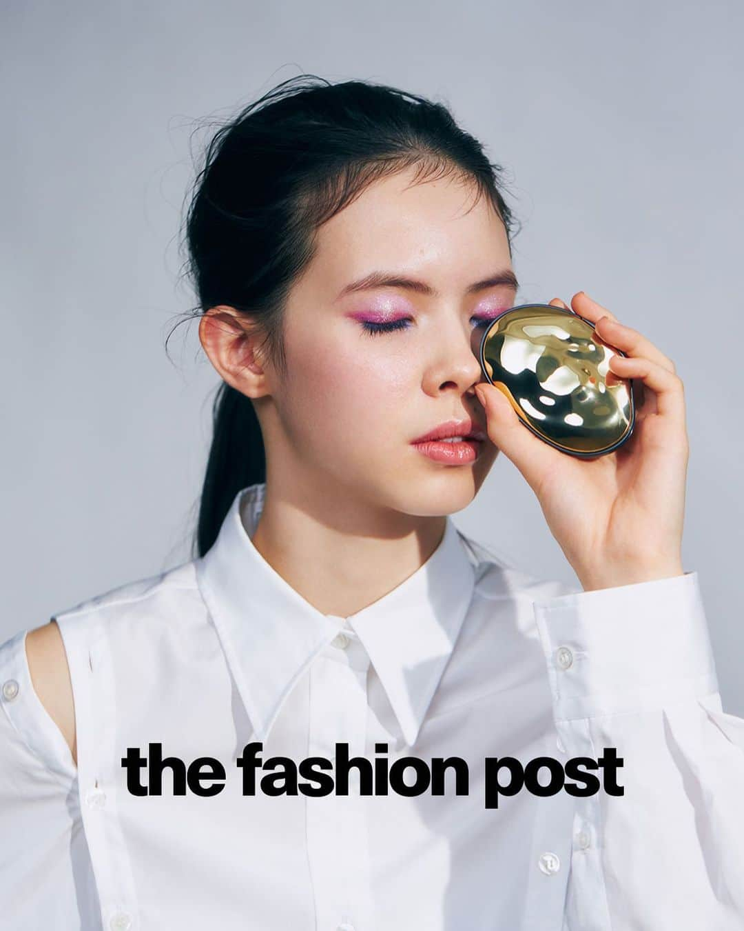 The Fashion Postさんのインスタグラム写真 - (The Fashion PostInstagram)「#beauty trending : purple using byredo eyeshadow syren  『【春の7色】 #5 光のパープルアイ』  白シャツの日は、アクセントになるジュエリーとアイカラーを足したり引いたり。  art direction & make up: Tomohiro Muramatsu photo & videography: Hiroki Watanabe styling: Erina Ohama hair: KOTARO model: Mayo Ikeda graphic design: Atsushi Kinugasa motion graphics: Ami Tanimoto text: Miwa Goroku edit: Miwa Goroku, Mikiko Ichitani  #TFP #TheFashionPost #TomohiroMuramatsu #村松朋広 #HowToBeauty #PurpleMakeUp #BYREDO #バイレード #ByredoMakeUp #JOHNLAWRENCESULLIVAN #サリバン #HYKE #ハイク」2月5日 19時39分 - tfpjp