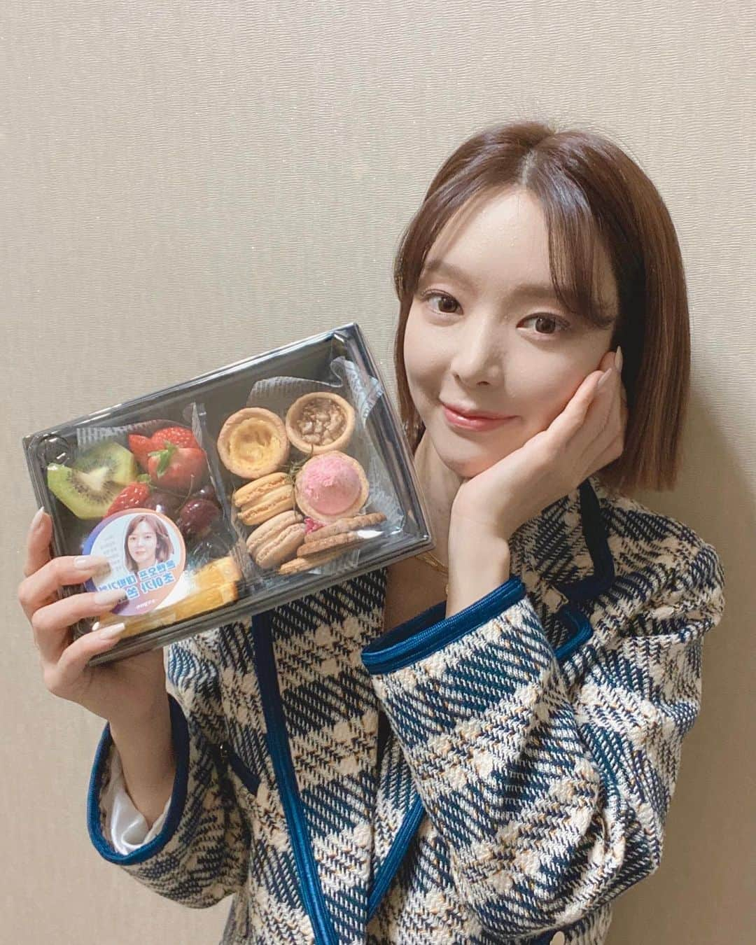 チョアさんのインスタグラム写真 - (チョアInstagram)「. 생각지도 못했는데 팬분들께서 정성스럽게 보내주신 맛있는 도시락 먹고 힘내서 온앤오프 첫촬영 잘 마쳤습니다❤️ 다들 정말정말 맛있었다고 해주셨어요 정말 감사합니다🥺🥺  #도시락 #온앤오프 #감사합니다❤️」2月5日 19時39分 - queenchoa_