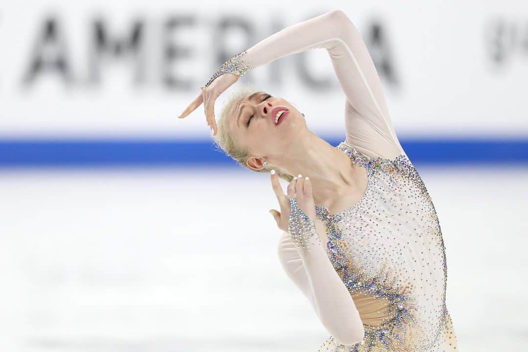 ISUグランプリシリーズのインスタグラム：「📝 Despite the difficulties of the pandemic Bradie Tennell has been grateful to be able to compete this season, winning back her National title without her coach by her side at the boards, and with programs choreographed over video call 🏅⁣ ⁣ Read more about how Bradie has pushed through in an unusual setup for the season from the link in our bio and stories! ⁣ ⁣ #UpAgain #FigureSkating」