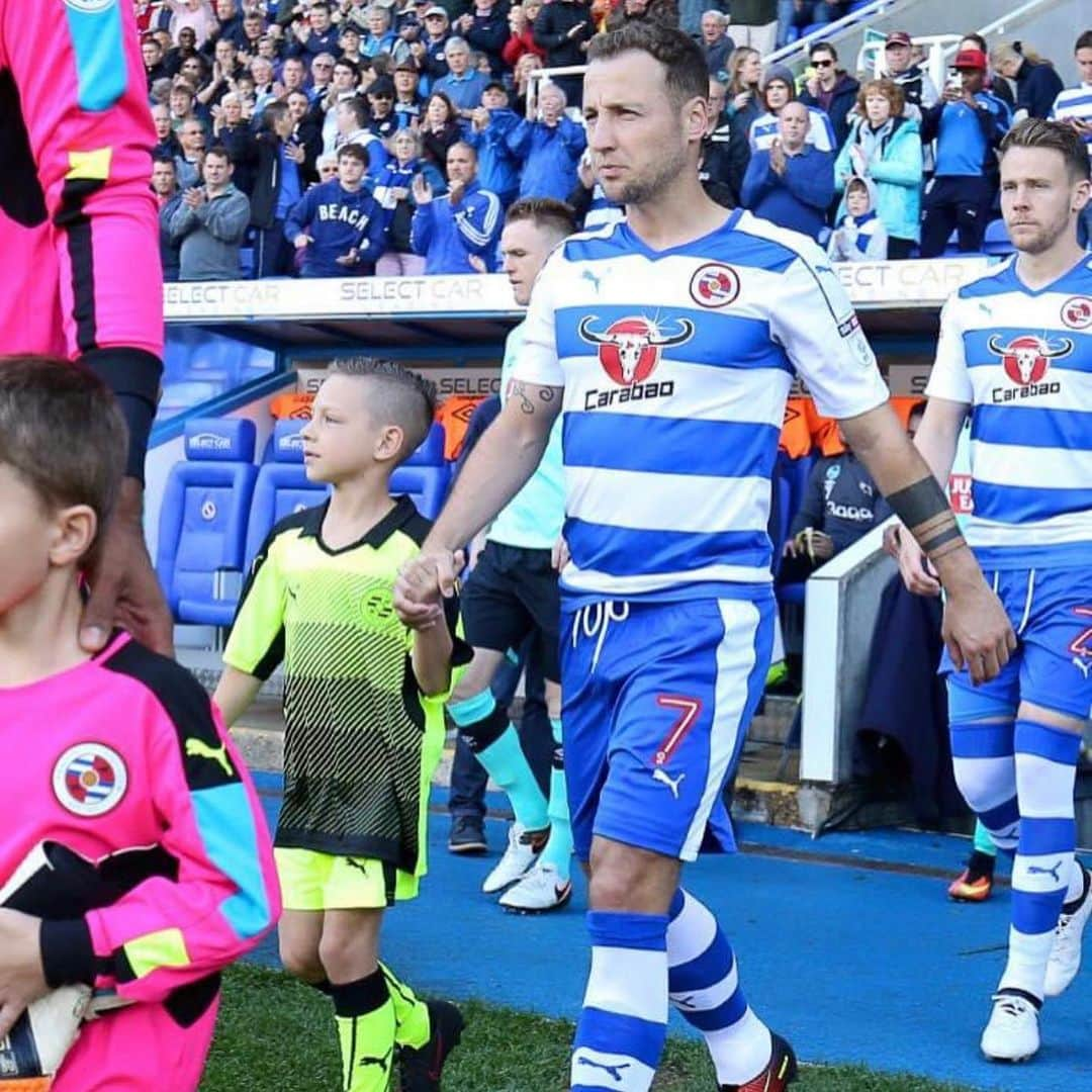 ロイ・ベーレンスさんのインスタグラム写真 - (ロイ・ベーレンスInstagram)「Its not the end.. it’s a new beginning! 👋🏼⚽️ But not as a football player anymore.. I am thankful for all the memories I have made, all the stadiums I’ve played, all the friendships we have build and all of you who has believed in me ❤️ it’s time for the next chapter in life! I’ll take some time now to think about my future 🙌🏼 Keep you posted! 👊🏼」2月5日 19時51分 - roybeerens7