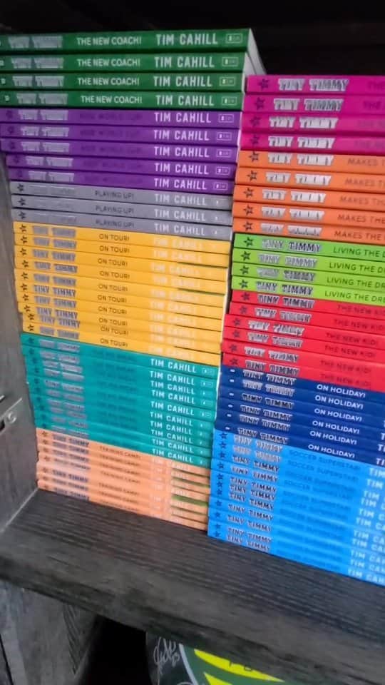 ティム・ケーヒルのインスタグラム：「My CHILDRENS BOOK SERIES "TINY TIMMY" IS FLYING AND I'M EXCITED FOR THE NEXT BOOK 📚⚽ @tinytimmyglobal  Massive thank you for everyone's support because I'm into the 100s of thousands sold and in print. My mission is to continue to inspire and help kids to follow their DREAMS through my journey on and off the park, big thank you to my children for helping me to write these books too.  TIME TO EXPAND TO MORE COUNTRIES 🌍📚」