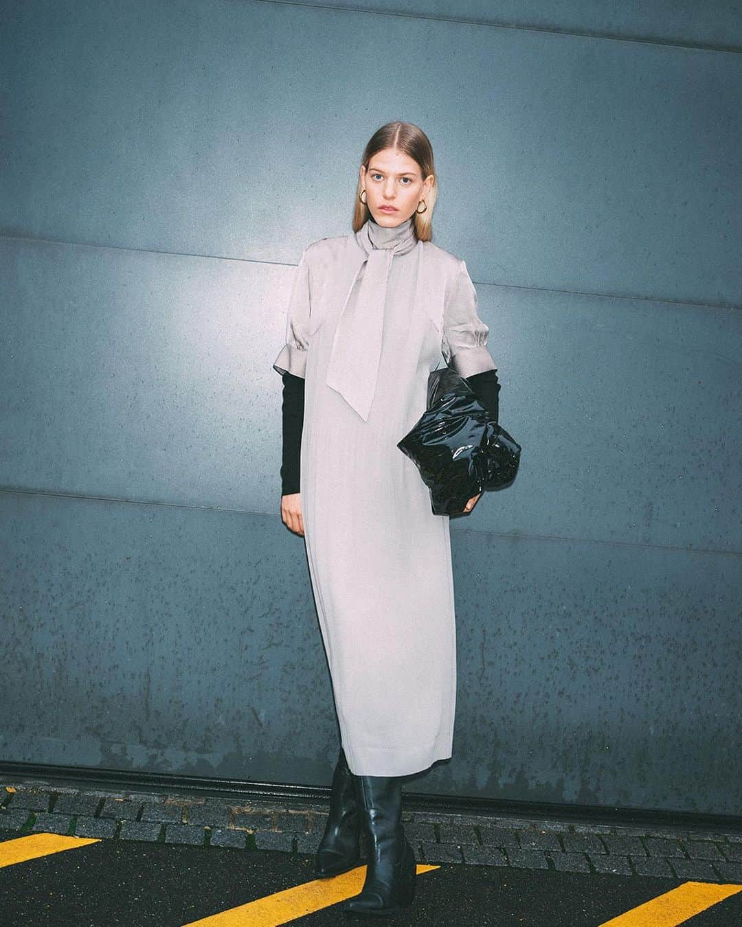 デイビルゲールエミッケルセンのインスタグラム：「Swipe for more moments from our Autumn Winter 2021 show.⁠⁠ ⁠⁠ Photo: @frederik_la⁠⁠ ⁠⁠ ⁠⁠ #imagineanewDAY #DAYbirgeretmikkelsen #CPHFW #AW21」