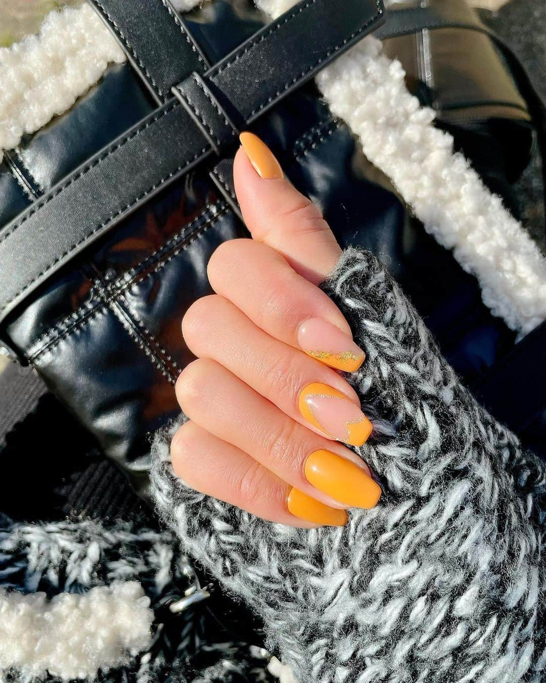 木佐貫まやさんのインスタグラム写真 - (木佐貫まやInstagram)「NEW NAILS🧡✨  可愛すぎてドン引き🤲  バレンタインだからハートだけど オレンジでぽっぴーに😆🍊🌈🍭✨  初めてオレンジしてみたの！  #newnails #orangenails #heartnails #heartnailsdesign #fashion #fashionista」2月5日 20時00分 - maaayaofficial