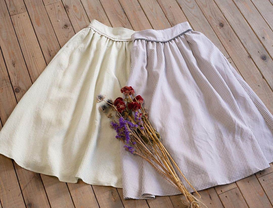 LEBECCA boutique Vintageのインスタグラム：「.﻿ LEBECCA boutique﻿ Original New Arrival🌷﻿ ﻿ 愛してやまないギンガムチェックスカート﻿ ¥9,350(tax in)﻿ ﻿ 🎪ラフォーレ原宿店﻿ 2/6 11:00〜﻿ 📲WEB STORE﻿ 2/6 21:00〜﻿ ﻿ ﻿ ﻿ #愛してやまないギンガムチェックスカート﻿ #LEBECCAboutique」