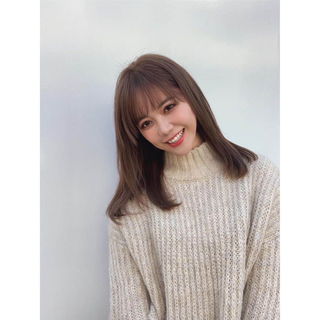 MACOのインスタグラム：「髪色チェンジ𓂃🤎 少し暗めのショコラグレージュ ぺぺさんいつもありがとう♡👩🏻‍🦰  #hairstyle #今日は  #笑顔の日 #らしく #笑顔」