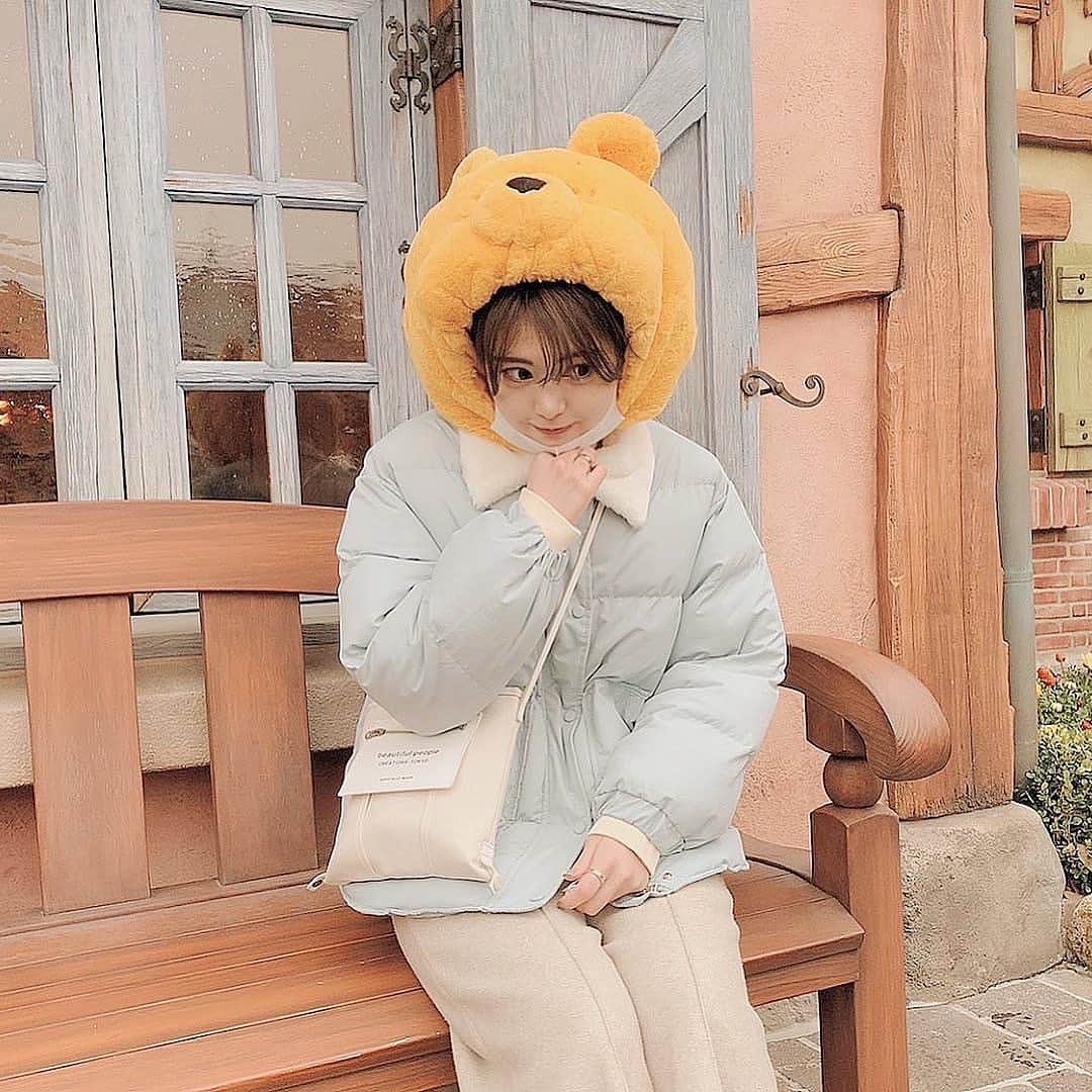 前田亜美のインスタグラム：「. . おプー写真まだある🌷. . モフモフだし暖かくてお気に入り‪\♡︎/︎. . ショートヘアには髪も邪魔にならなくて収まるしいい感じだった！」