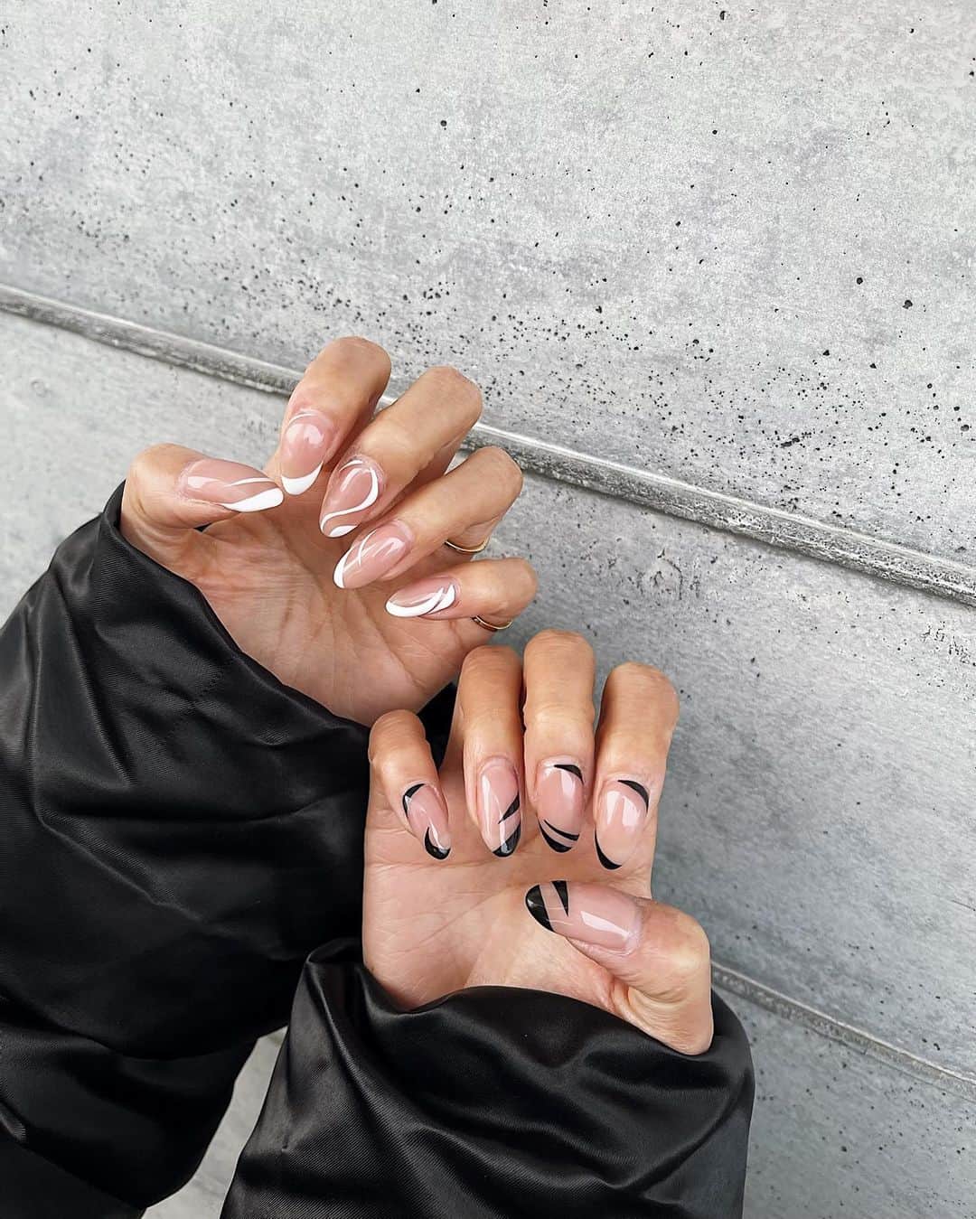 Rika Sasaki JPNのインスタグラム：「new nail🤍🖤 白と黒かわゆい🥰 @vivi.sapporo  @___rsx」