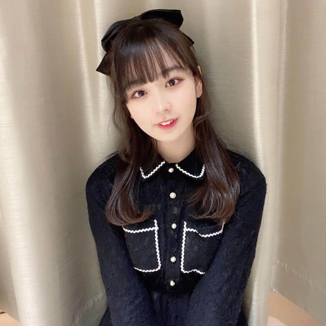 高田もものインスタグラム：「. Majiでkoiする5秒前 . 歌ってみたをしました！ . YouTubeで是非みてみてね🤙 . 撮影たのしかった🎥 . かしこ . #高田もも #かしこってなに #かしこ #instagood #instagram #ハーフアップ #リボンアレンジ #blackoutfit #ワンピース #巻き髪 #おくれ毛 #ミスid2021 #ミスid #あいどる #アイドル #idol #japaneseidol #かみやど #ひらがなかみやど」