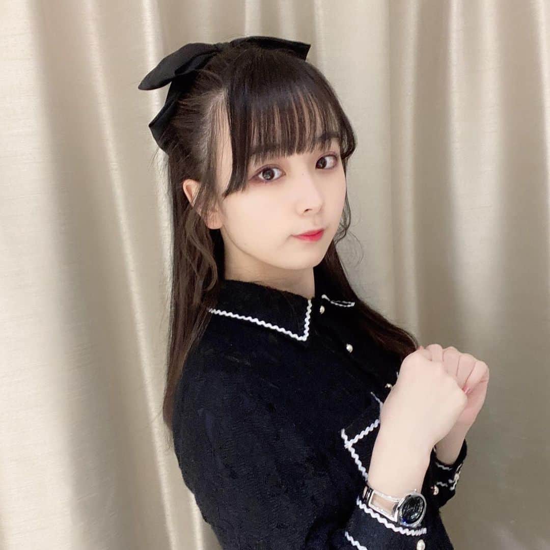 高田ももさんのインスタグラム写真 - (高田ももInstagram)「. Majiでkoiする5秒前 . 歌ってみたをしました！ . YouTubeで是非みてみてね🤙 . 撮影たのしかった🎥 . かしこ . #高田もも #かしこってなに #かしこ #instagood #instagram #ハーフアップ #リボンアレンジ #blackoutfit #ワンピース #巻き髪 #おくれ毛 #ミスid2021 #ミスid #あいどる #アイドル #idol #japaneseidol #かみやど #ひらがなかみやど」2月5日 20時16分 - momo_yubi