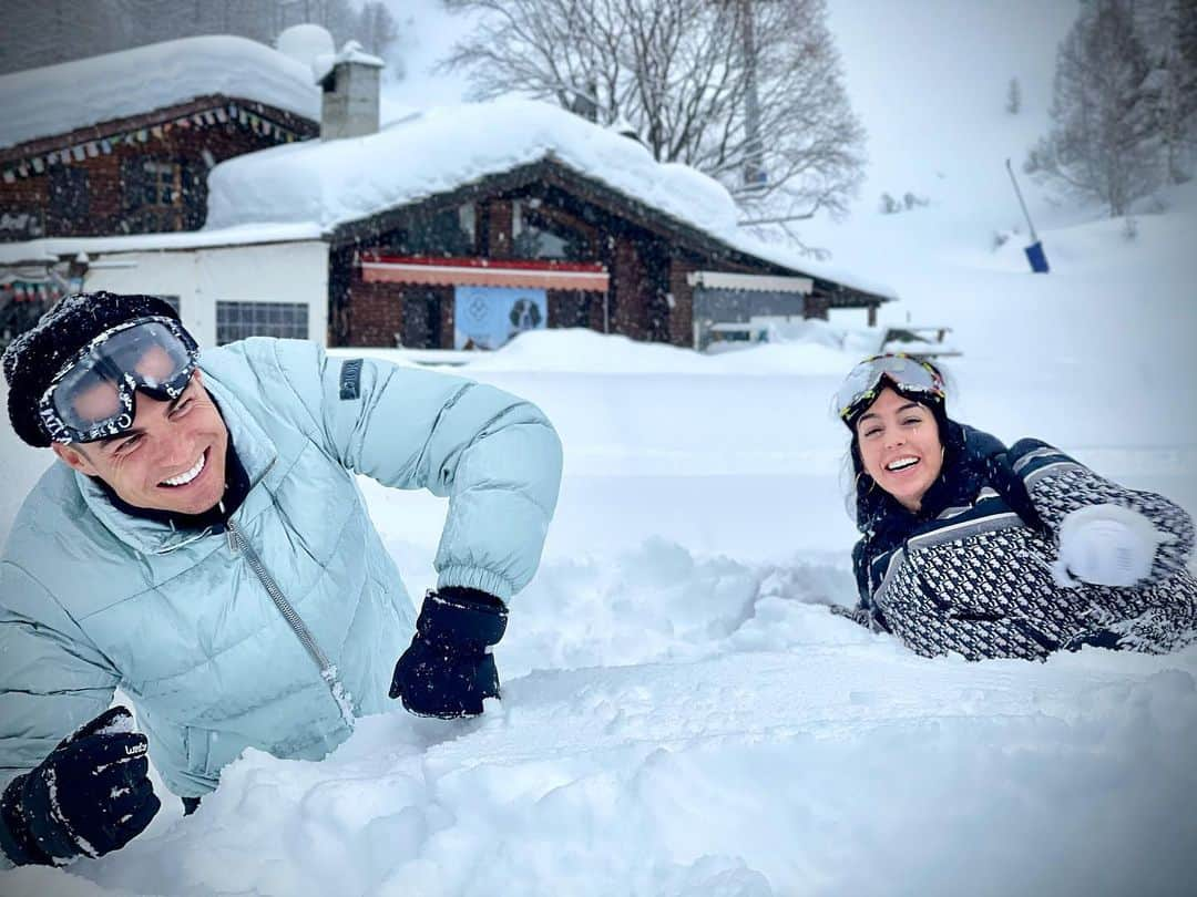 ジョルジーナ・ロドリゲスさんのインスタグラム写真 - (ジョルジーナ・ロドリゲスInstagram)「Y llegar a viejitos con la misma ilusión de hoy. Feliz día, feliz vida amor mío ❤️ Que Dios siga aportando a nuestras vidas tanto amor, salud y bendiciones ✨🙏」2月5日 20時18分 - georginagio