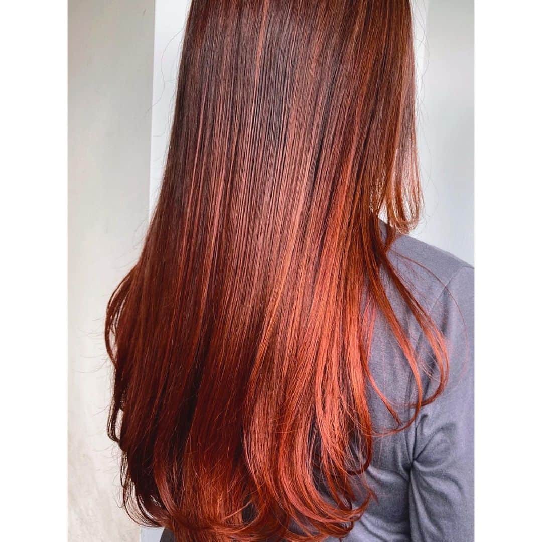 veticaのインスタグラム：「▼ vetica guest hair▼  オレンジグラデーション✳︎ ロングヘアも艶と個性を🌿  hair鹿山瑶子 @shikaaa____   #vetica #tokyo #harajuku #ladies #beauty #hair #cut #color」
