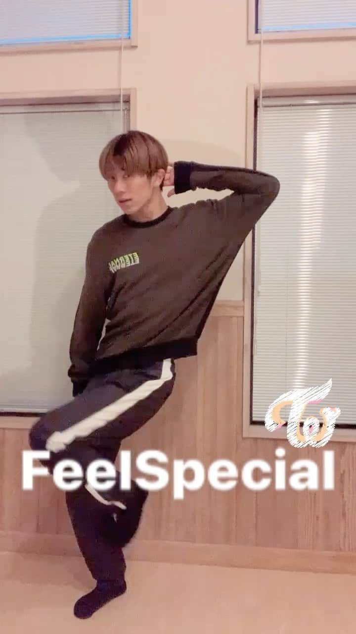 高根正樹のインスタグラム：「🕊✨ #TWICE #twice #feelspecial #kpop #once #dance #fyp」