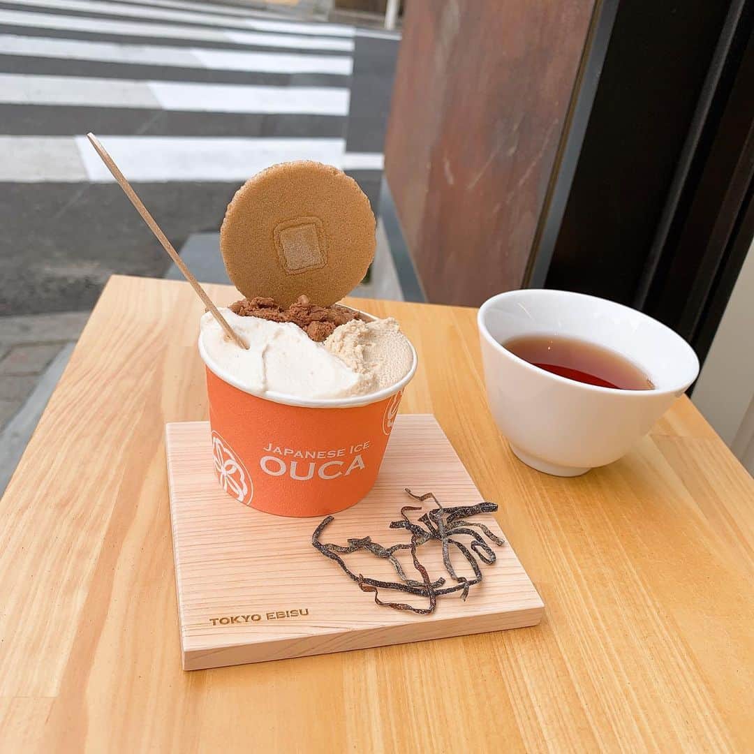 榎本温子のインスタグラム：「東京で1番好きなアイス屋さんが新装開店✨季節のチョコラムレーズンはリピ決定です☺️ #ebisucafe #tokyocafe #cafestagram #icecream」