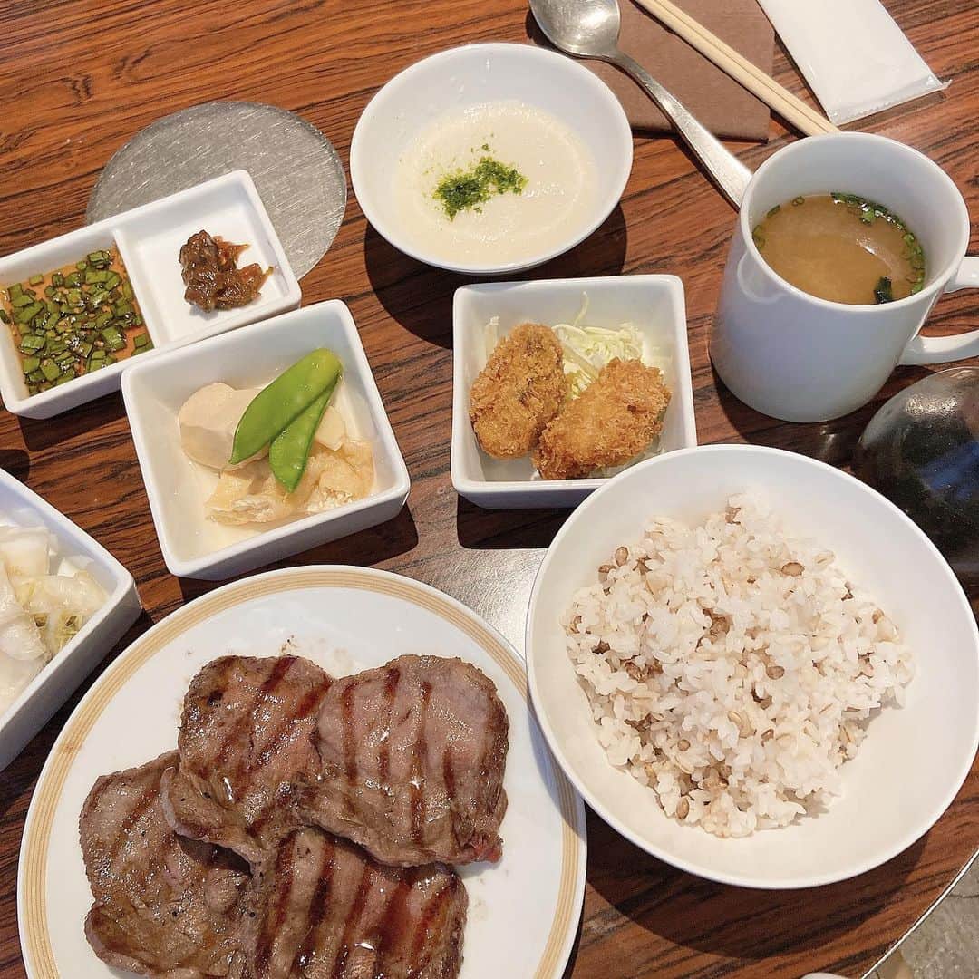 sarimaru(国木田さりまる)のインスタグラム：「定食さいこー！😋」