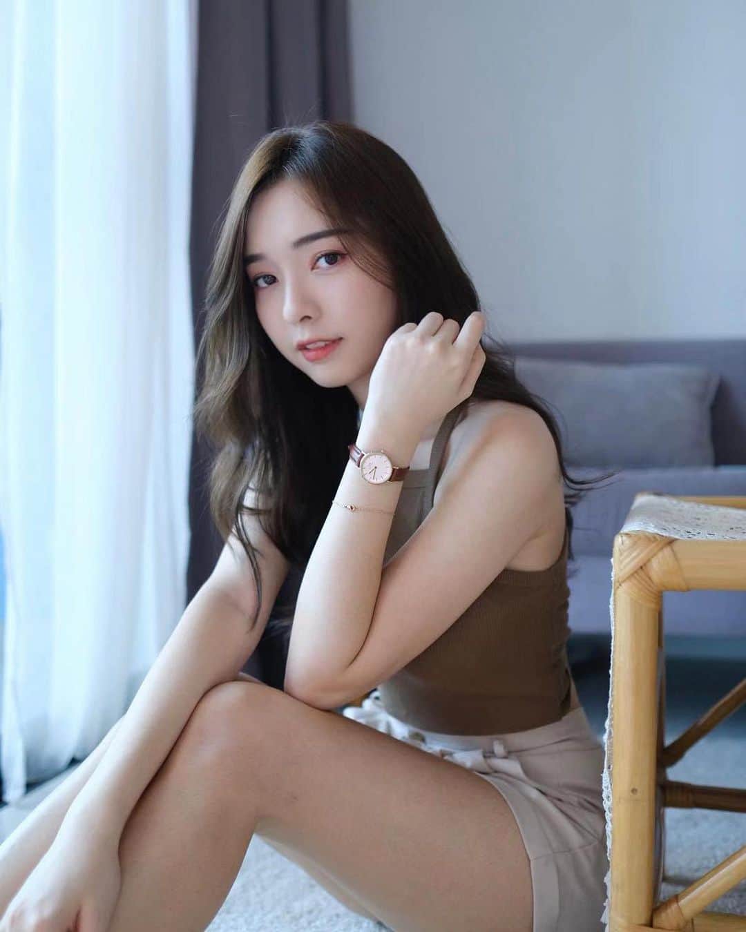 STEPHY YIWENのインスタグラム：「Surprise your loved one with meaningful gift to make this Valentine’s Day even more memorable! 💞   So excited to share that @danielwellington has just released their new Elan Unity Collection which consist of the Unity Bracelet & Necklace.   You can enjoy a special 10% off with any 2 or more items purchase. Remember to quote [StephyDW] for extra 15% off with complimentary limited-edition gift wrapping! It’s free shipping on all orders and offer ends 14th February 2021.  Happy shopping!❤️❤️  #DanielWellington #DWGiftsOfLove #DWMalaysia #DWinMY」