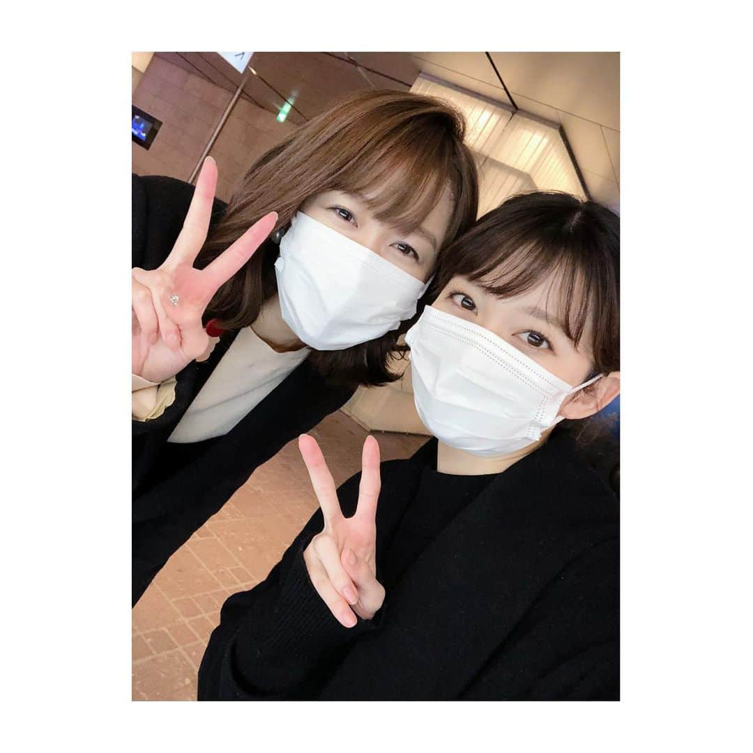 良原安美さんのインスタグラム写真 - (良原安美Instagram)「🍒﻿ ﻿ 道端で里菜さんとバッタリ✨﻿ ﻿ 立ち話が止まらず、、﻿ お互いの近況報告をサクッとして﻿ またねーっ！とバイバイしました😆💛﻿ ﻿ ﻿  こういう時間に元気貰うなぁ😌﻿ ﻿ #山本里菜　アナウンサー﻿ #元気姉さん﻿ #先輩でもあり友達でもある﻿ #またゆっくり　❤︎」2月5日 20時42分 - yoshiharaami