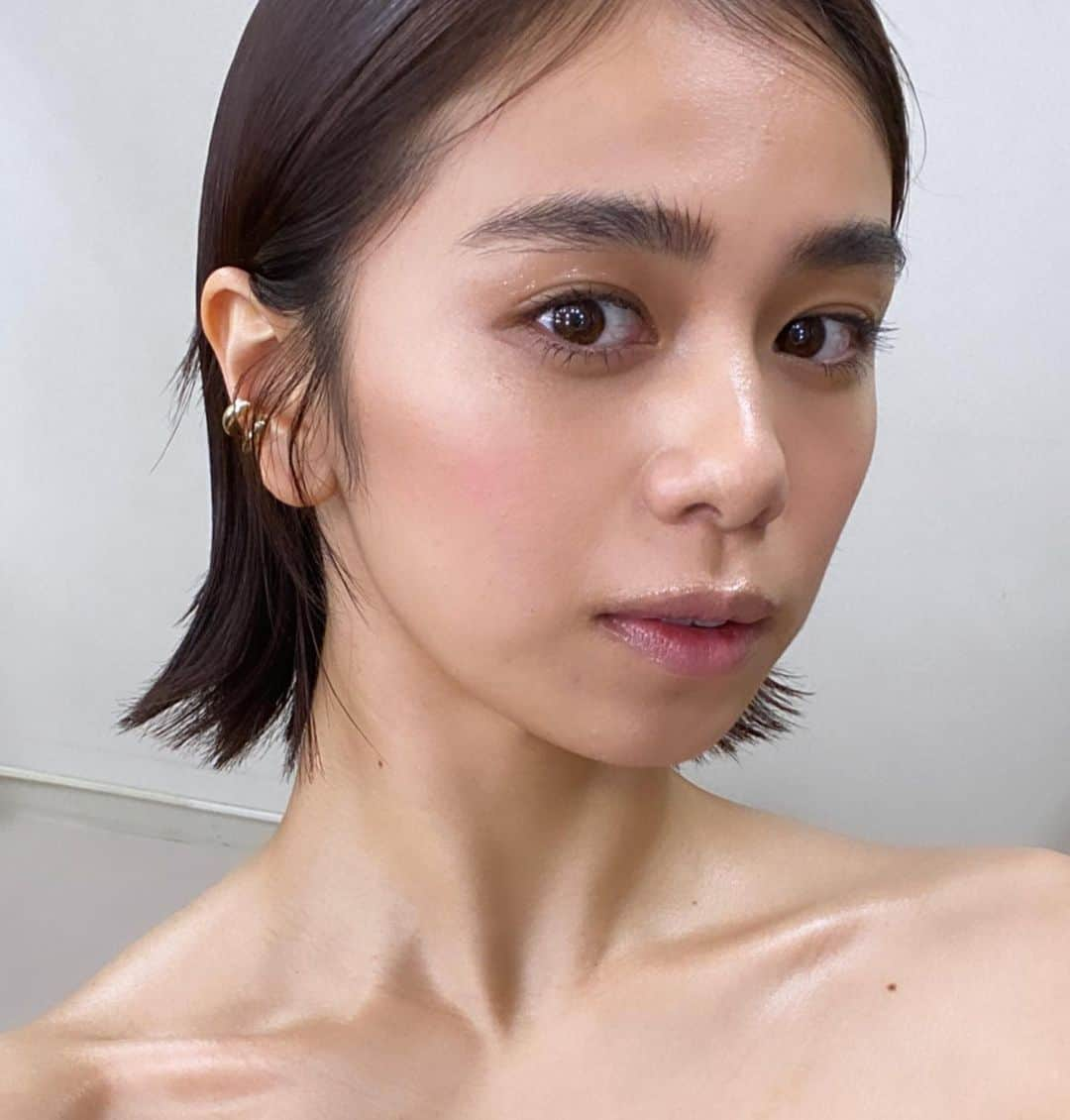 佐藤晴美さんのインスタグラム写真 - (佐藤晴美Instagram)「new selfie🤝🤍  オイルで潤いをっと。  つやつやにしていただいた日でしたっ✨」2月5日 20時56分 - sato_harumi__official