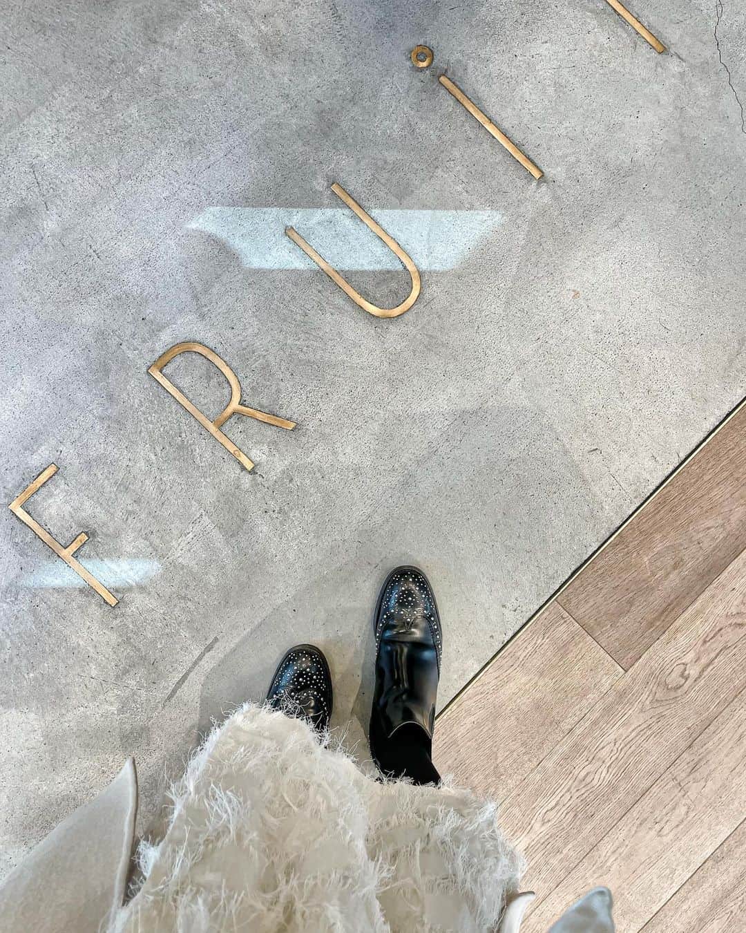 Yukicoさんのインスタグラム写真 - (YukicoInstagram)「ℎ𝑎𝑛𝑎𝑓𝑟𝑢 / 𝐹𝑅𝑈𝐼𝑇 御堂筋店　@fruit.hanafru  大阪市中央区久太郎町4-1-15南1階 tel: 11:00-21:00 支払いはクレジットカードのみ💳  ————————————————————— 私の写真の編集については フォトレッスンでレクチャーをしています 見てくださる方にプラスになる投稿をしていきます 是非いいね♡フォロー♡ よろしくお願いいたします𓅟 —————————————————————  #hanafru#afternoontea #osaka#パフェ#フルーツ専門店#フルーツ#ハナフル#アフタヌーンティー #デザート#スイーツ#いちご#いちごマニア#いちごスイーツ#本町#大阪ランチ#大阪カフェ#大阪スイーツ#大阪グルメ#本町カフェ#本町スイーツ#美味しい#インフルエンサー#gotoキャンペーン#大阪ケーキ#アフタヌーンティー#シャインマスカット#パンランチ#パン好き#足元」2月5日 20時49分 - yukicolifecom
