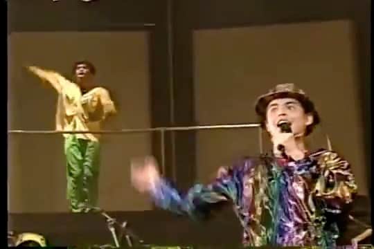 荒井 結生 Yuki Araiのインスタグラム：「「TIMEシャワーに射たれて」久保田利伸 (Live at Osaka-Jo Hall 1992)  TIMEシャワーに射たれて 時の雨にさらされて 踊っていたいよ Shake it up このまま溶けてもかまわない TIMEシャワーに射たれて 濡れたシャツを脱ぎ捨てて 朝まで待てない Makin’ love 本気の嘘 Get down Break down  作詞:川村真澄 作曲:久保田利伸 編曲:杉山卓夫  久保田利伸(Vo.) 高橋洋子(Cho.) 浦嶋りんこ(Cho.) Dale Sanders(Cho.) MOTHER EARTH 羽田一郎(Gt.) 杉山卓夫(Key.) 柿崎洋一郎(Key.) 中村キタロー(Ba.) 中島オバヲ(Per.) ジーノ秋山(Dr.)」
