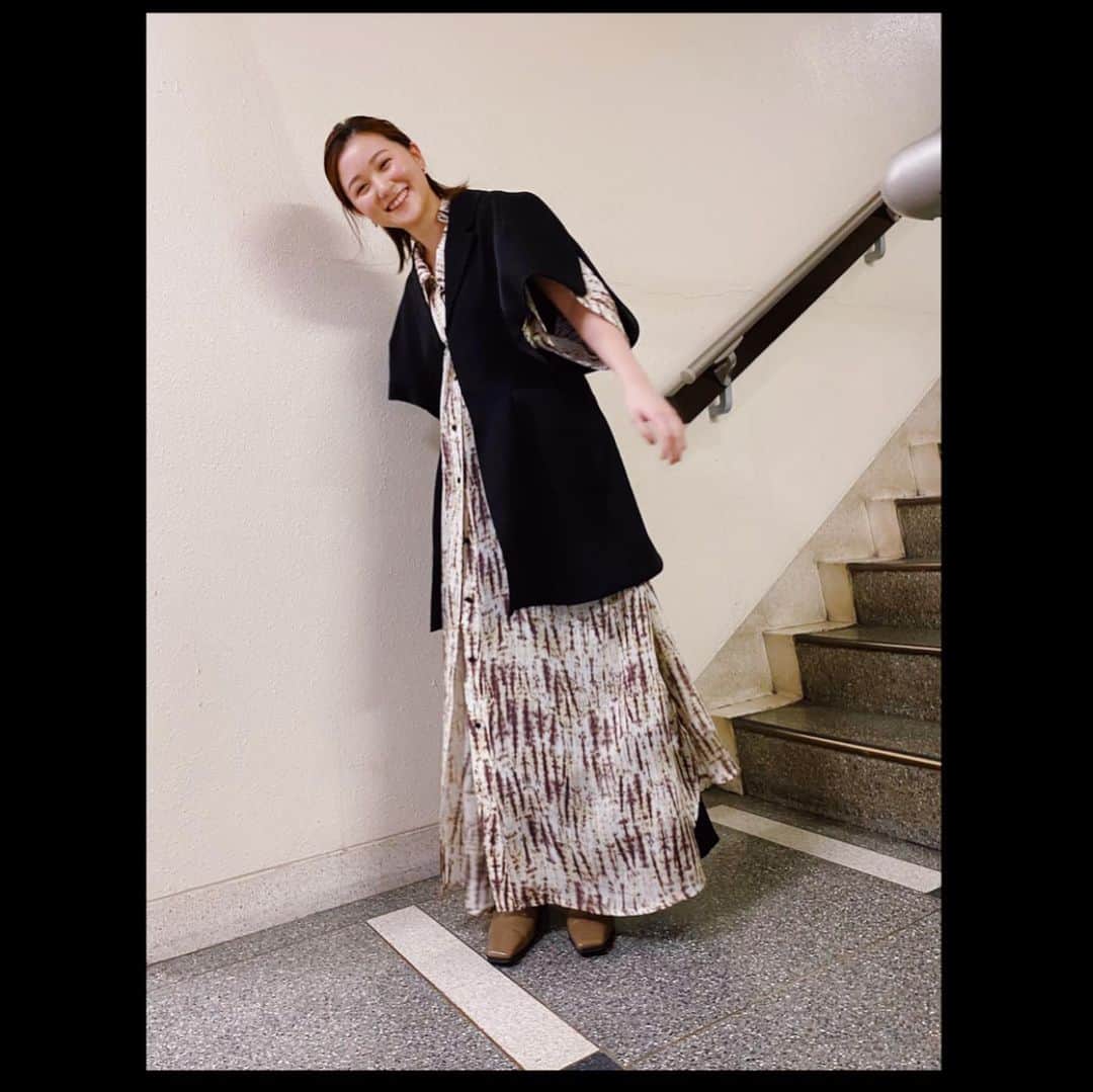 山口まゆさんのインスタグラム写真 - (山口まゆInstagram)「stylist @leeyasuka さん  ワンピース、ジャケット @_perminute_  リング @irolier_official  イヤリング @__ripsalis__   すごく素敵な衣装でした！ ありがとうございました！！🌹」2月5日 21時05分 - yamayu_official