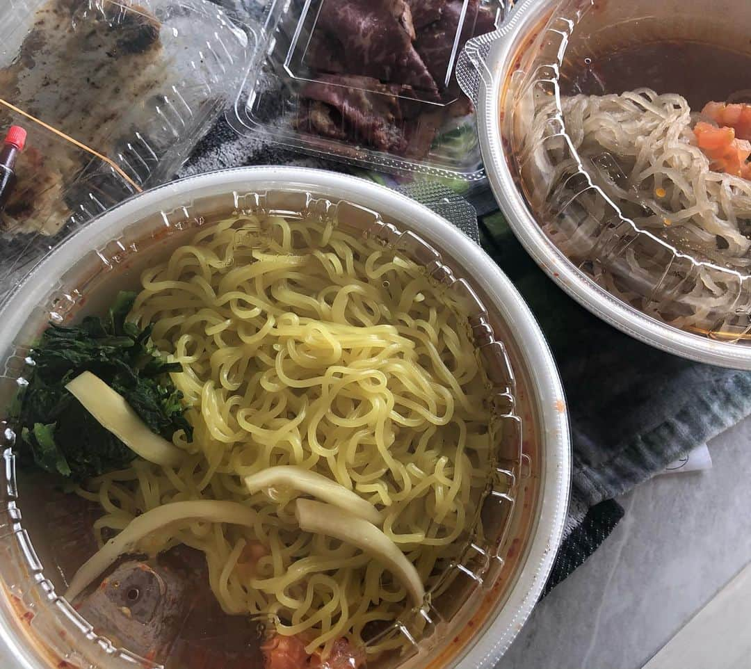 山本華世さんのインスタグラム写真 - (山本華世Instagram)「初フードパンダ‼️ トマトラーメン、美味しく頂きました。 #三味　#トマトラーメン #フードパンダ #宅配 #大名　#大名グルメ  #バータービレッジ」2月5日 20時58分 - kayo_092