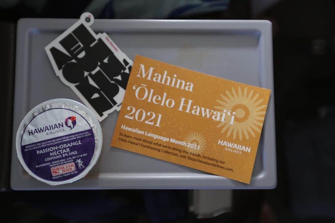 ハワイアン航空さんのインスタグラム写真 - (ハワイアン航空Instagram)「Aloha Mahina ʻŌlelo Hawaiʻi! 🌺   今月は"mahina ʻōlelo Hawai‘i ―ハワイ語月間"として、皆様に少しでもハワイ語を身近に感じていただけるよう、#ハワイアン航空 の活動を紹介していきます。 まずは2月1日に#ホノルル で実施したʻōlelo Hawai‘iフライトです！社内ハワイ語検定の資格を持つ従業員が、搭乗から降機まですべてのご案内を英語とハワイ語で行いました✈  #PualaniProud #ハワイ語月間 #ハワイ語 #おうちハワイ #飛行機好きな人と繋がりたい #ハワイ好きな人と繋がりたい」2月5日 21時00分 - hawaiianairlinesjp